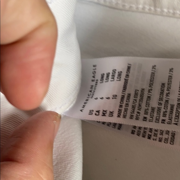 American Eagle- white stretch Jeans - Picture 2 of 3